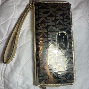 Michael Khors Continental Wallet